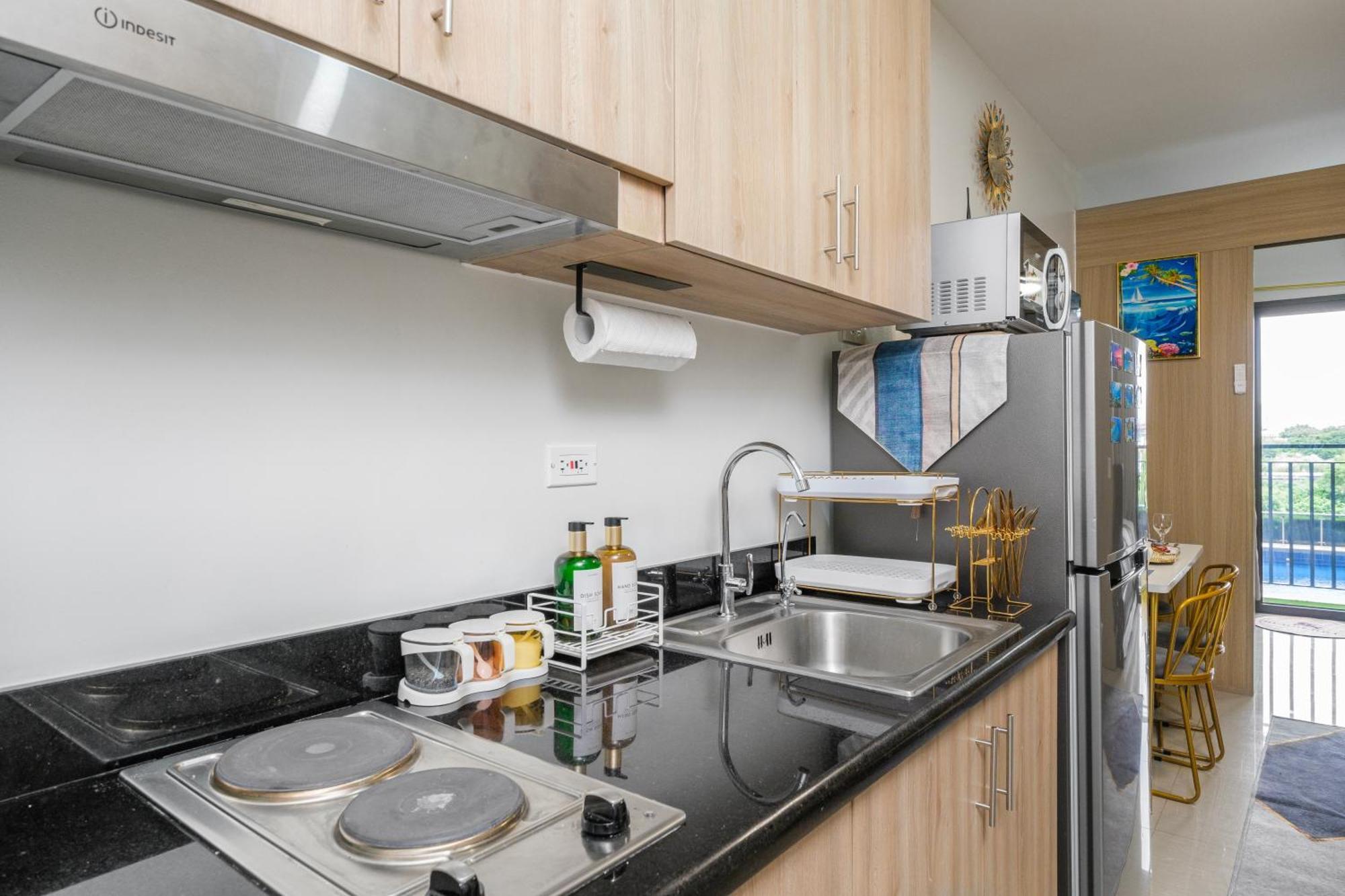 2 Side-By-Side P00L Front Condos, 6 Beds, 2 Cr, 2 Kitchen For 10 Guests At Moa 마닐라 외부 사진